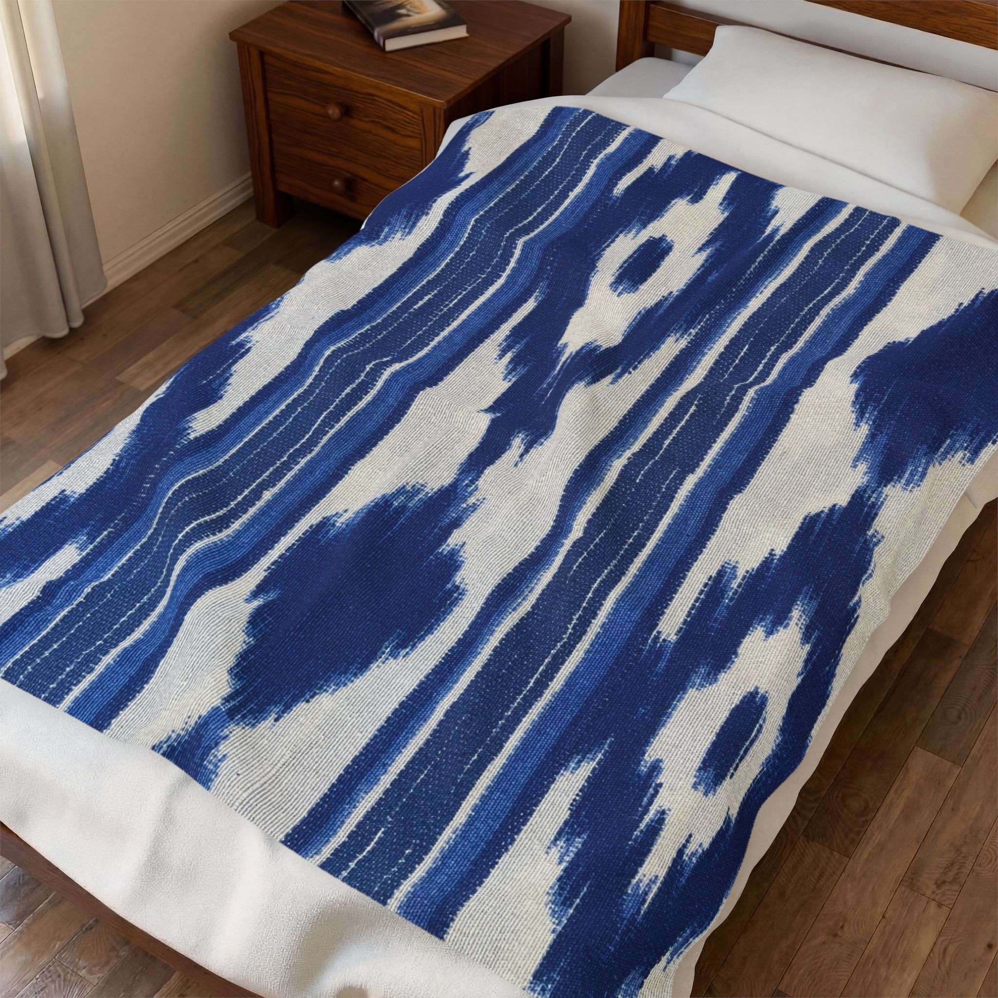 Blue Ikat Pattern Velveteen Plush Blanket - Mallorca Ikat Design Blue Blue Ikat Pattern Velveteen Plush Blanket - Mallorca Ikat Design Blue – Bild 3